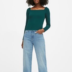 Bananas Republic. RIBBED SQUARE-NECK CROPPED TOP. US L. Raspberry Red (Magenta)